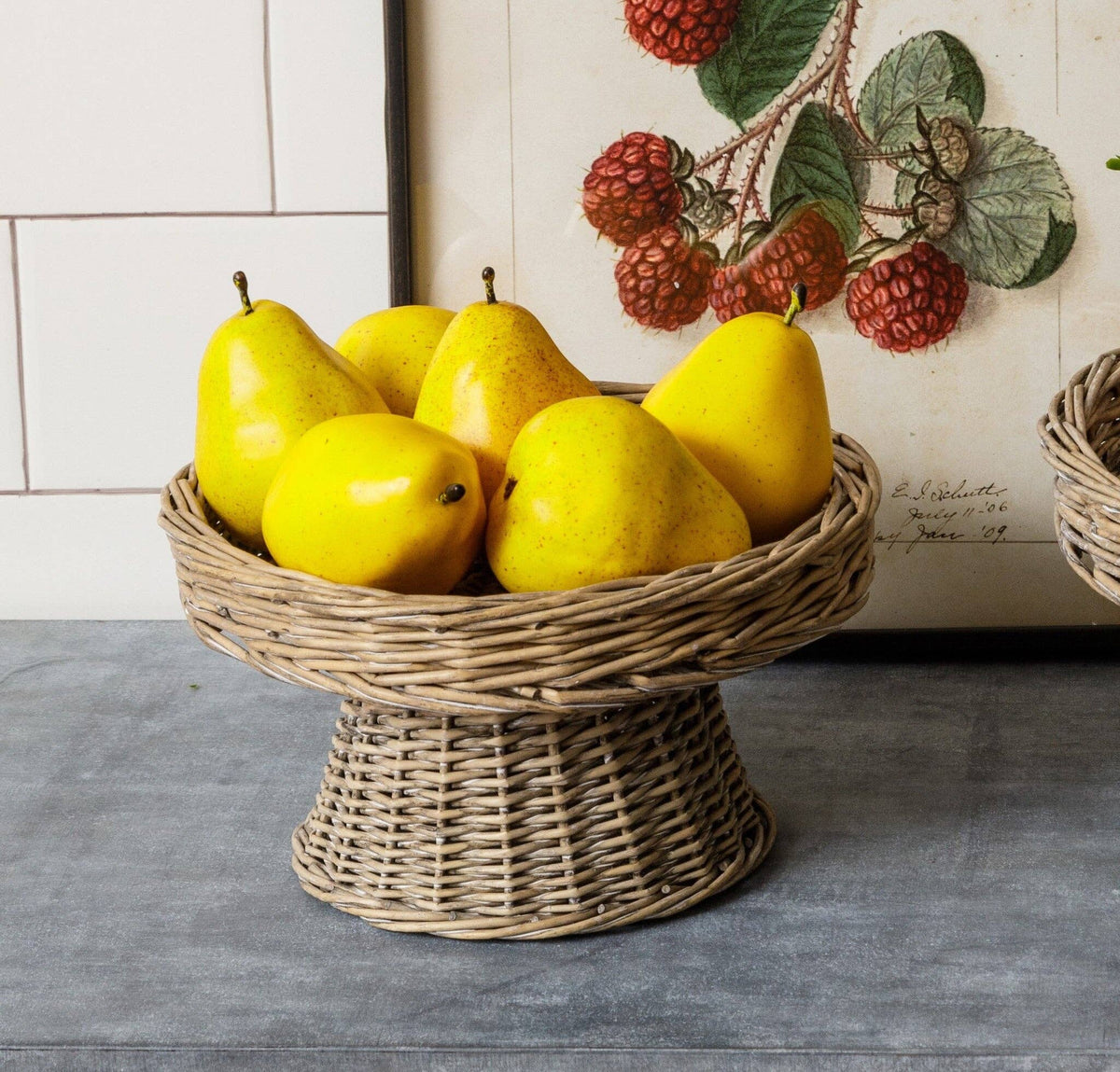 Round Wicker Riser